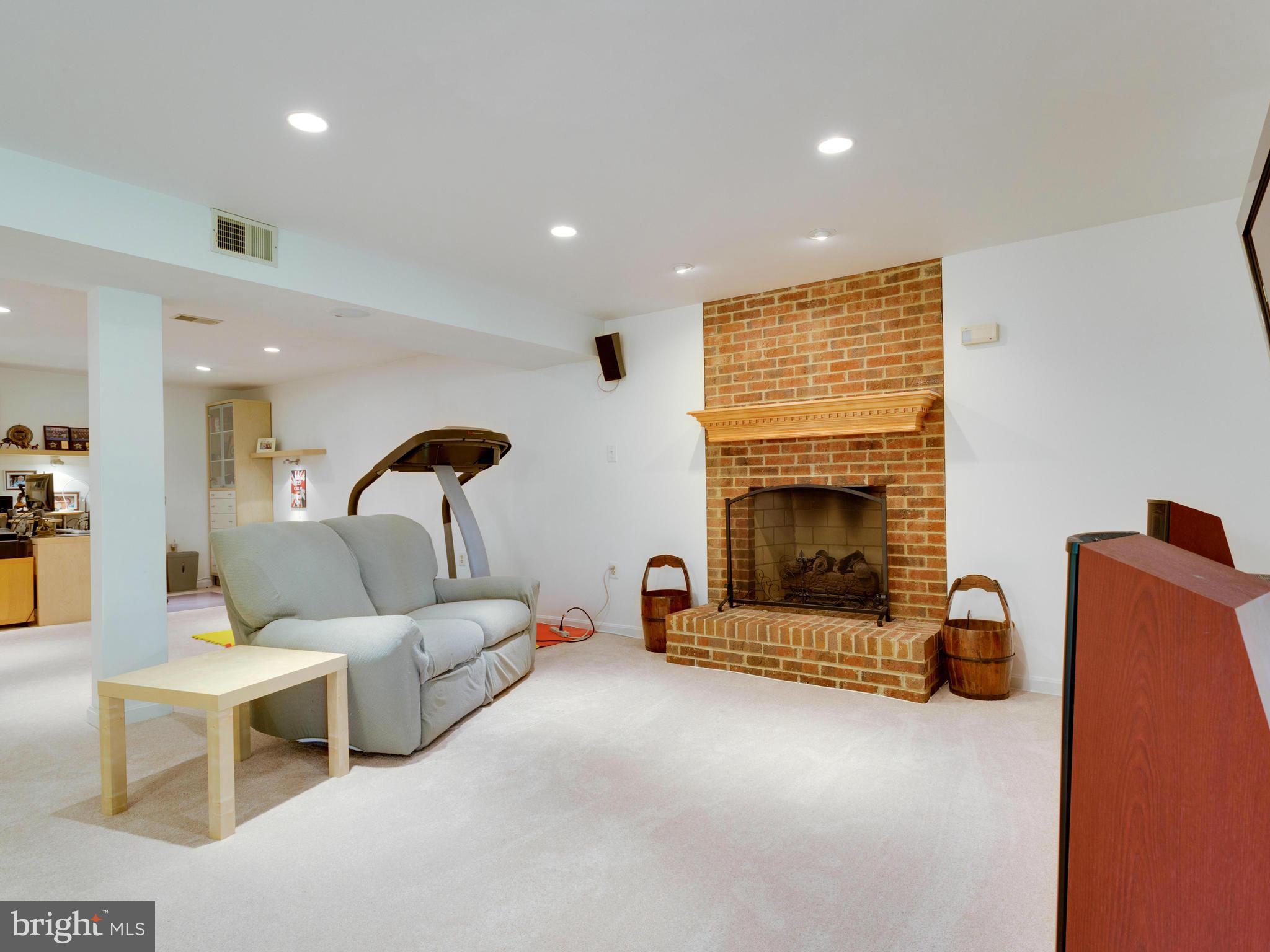 7708 Wilbur Court Springfield, VA 22153 - Photo 22 of 30 Interior (General)