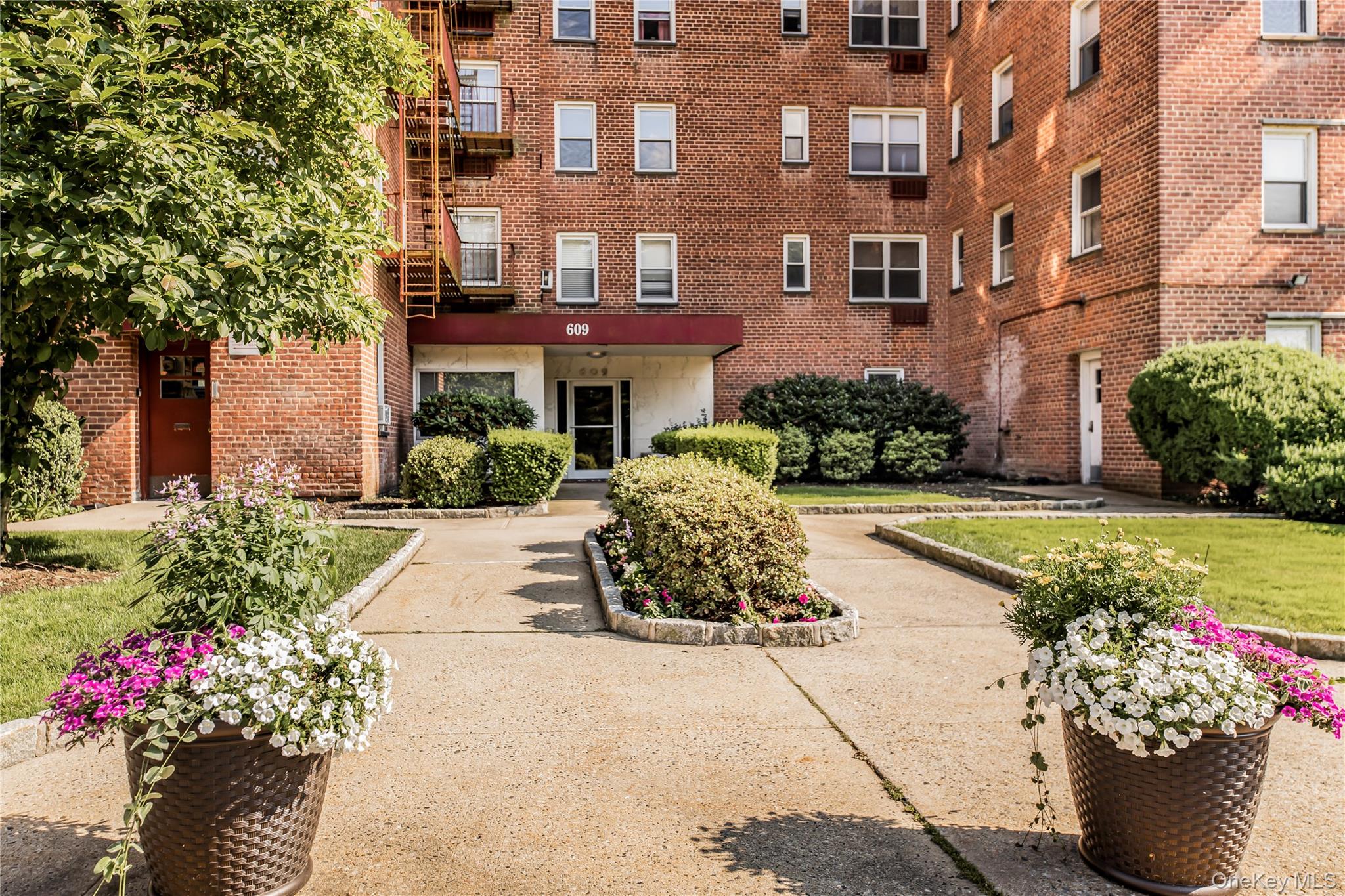 609 Palmer Road, Unit 4J Yonkers, NY 10701 - Photo 4 of 26 a front view of a multi story residential apartment buildings