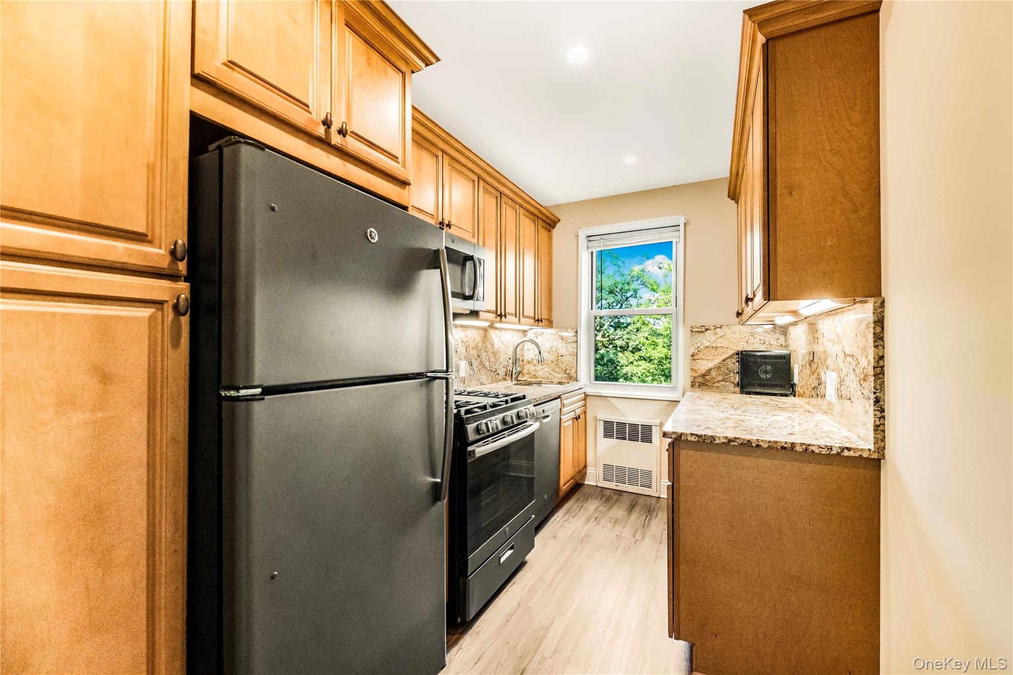 609 Palmer Road, Unit 4J Yonkers, NY 10701 - Photo 9 of 26 a kitchen with a refrigerator a stove top oven and a dishwasher