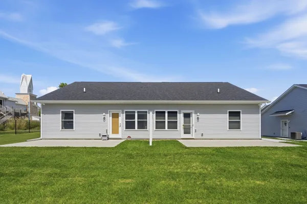 $245,000 | 107 Beacon Harbor Parkway, Unit 1, East Moline, IL 61244