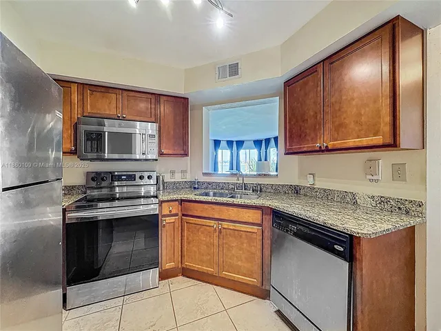 $254,999 | 2647 Northwest 33rd Street, Unit 2306, Oakland Park, FL 33309