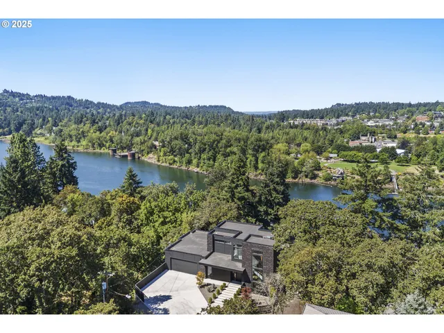 $2,550,000 | 985 Southeast Rim Rock Lane, Milwaukie, OR 97267