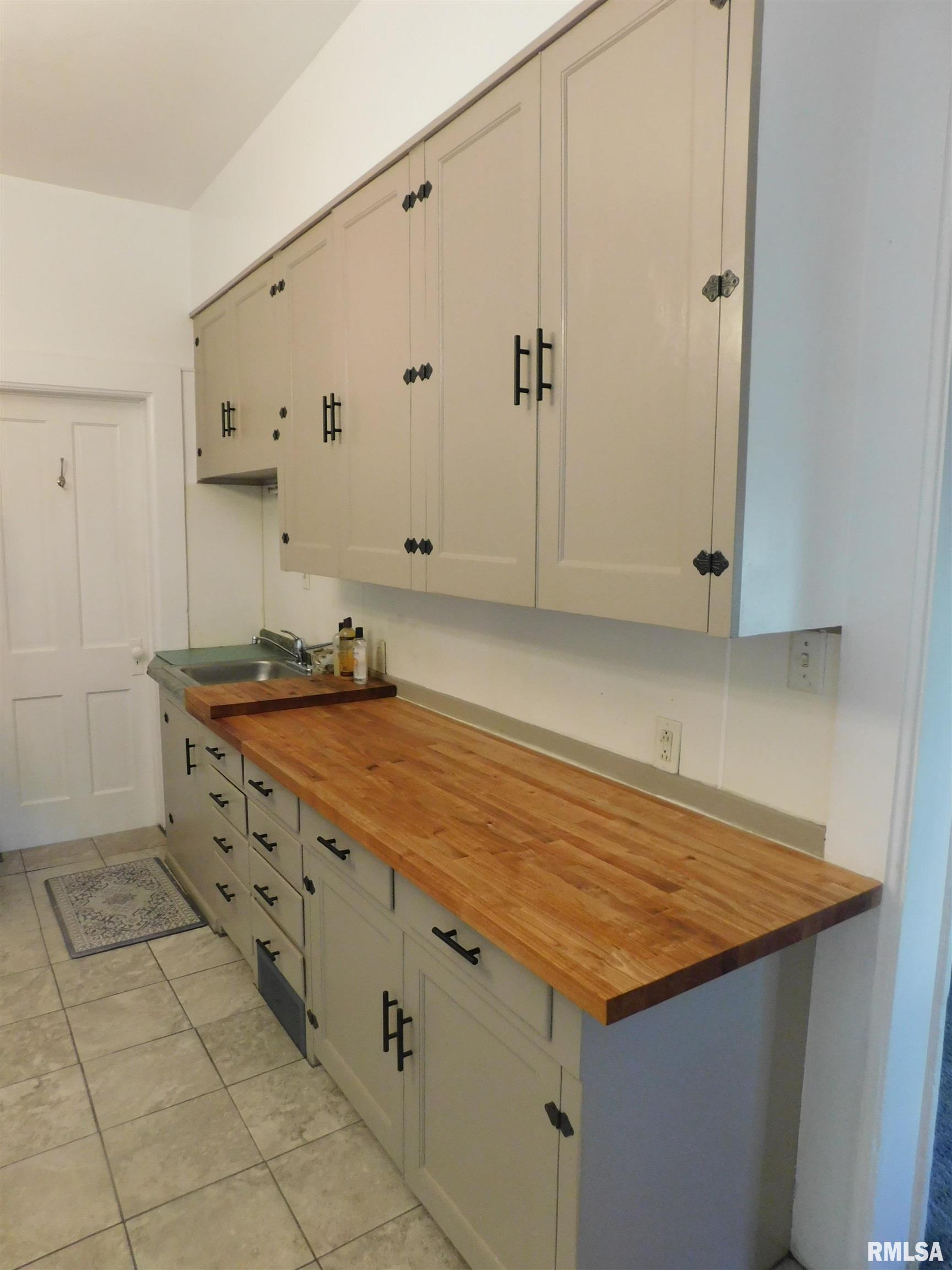 1624 9th Avenue Moline, IL 61265 - Photo 3 of 32