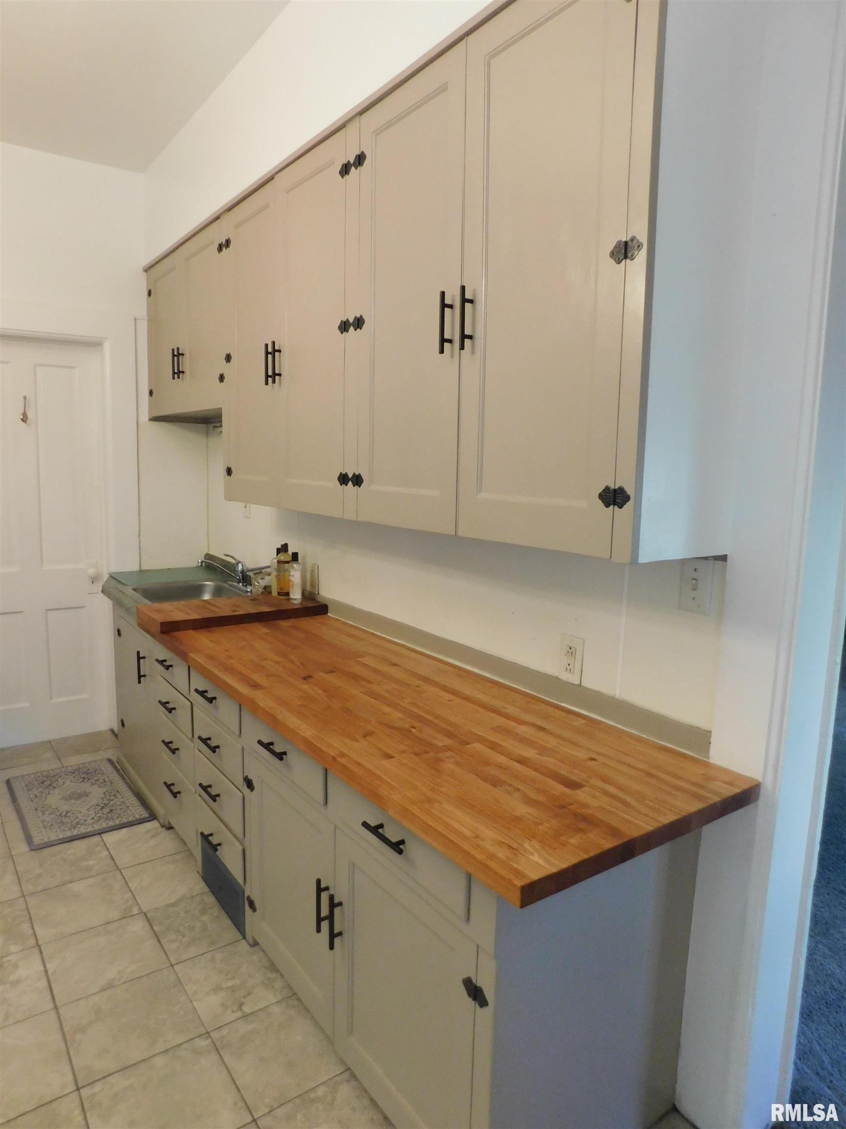 1624 9th Avenue Moline, IL 61265 - Photo 6 of 32