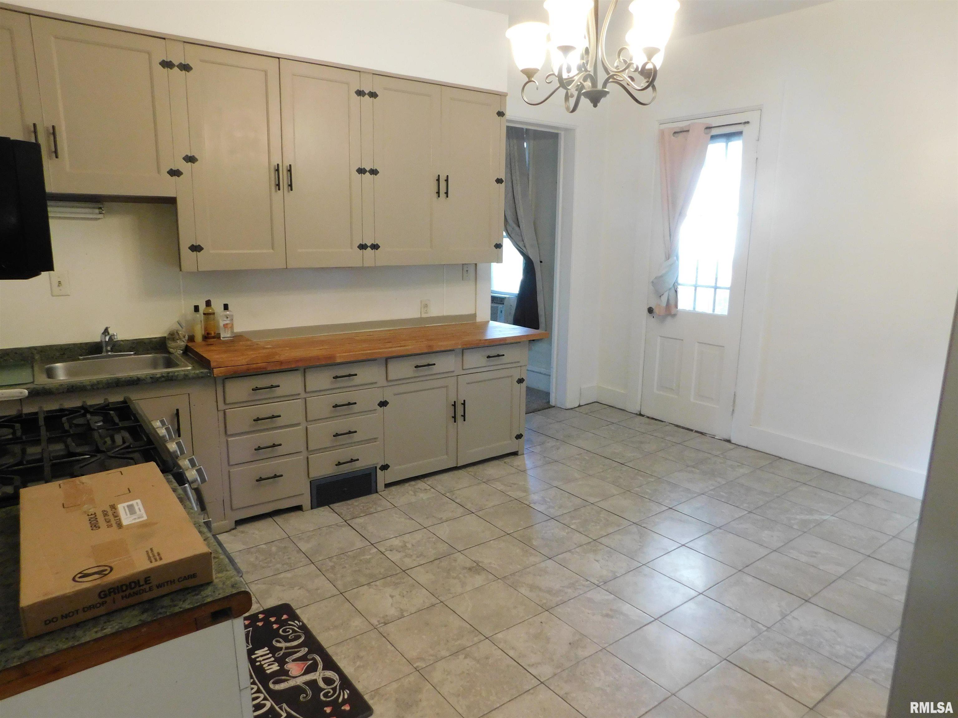 1624 9th Avenue Moline, IL 61265 - Photo 7 of 32