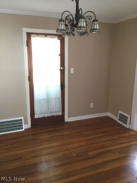 1393 Winston Road Cleveland, OH 44121 - Photo 4 of 9