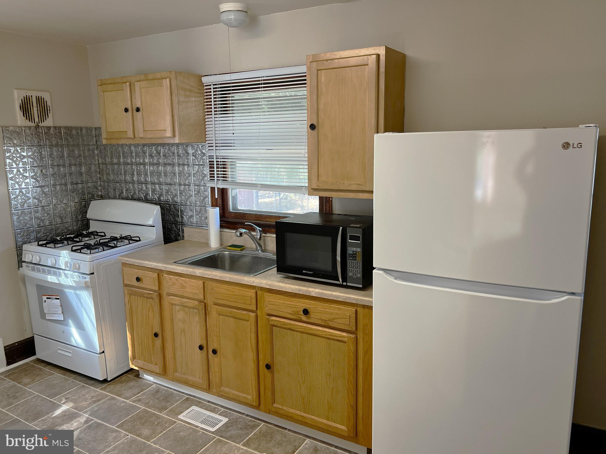 745 South Halsey Road Dover, DE 19901 - Photo 4 of 13 Kitchen