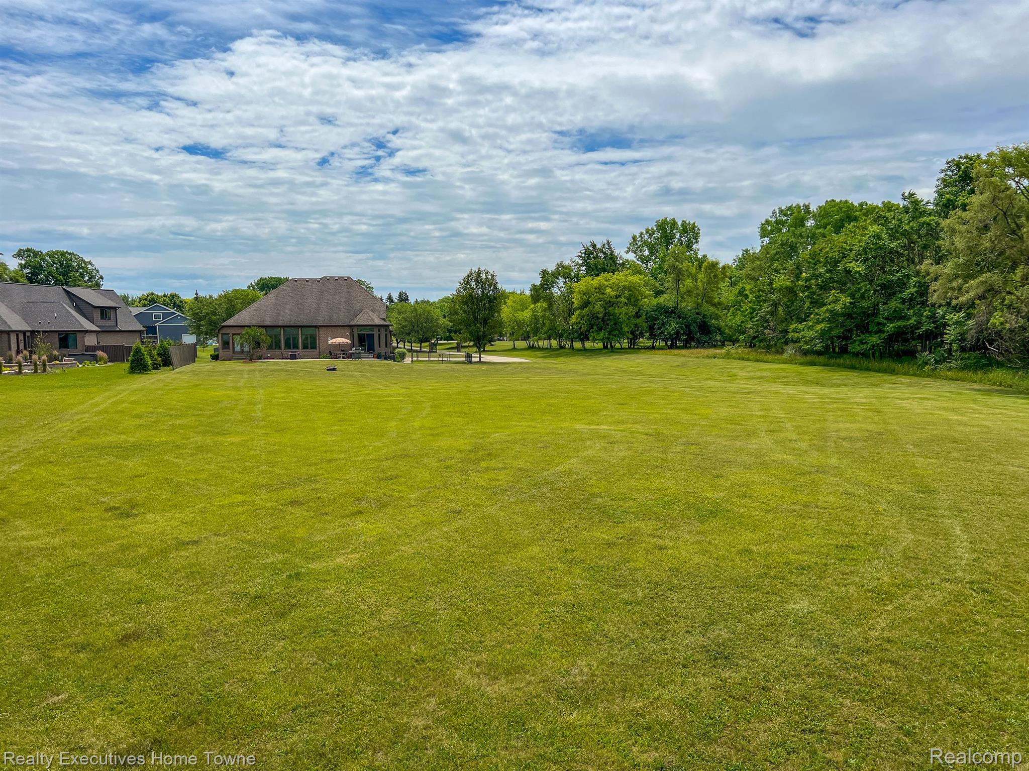 10969 Chicago Road Warren, MI 48093 - Photo 14 of 61 Backyard
