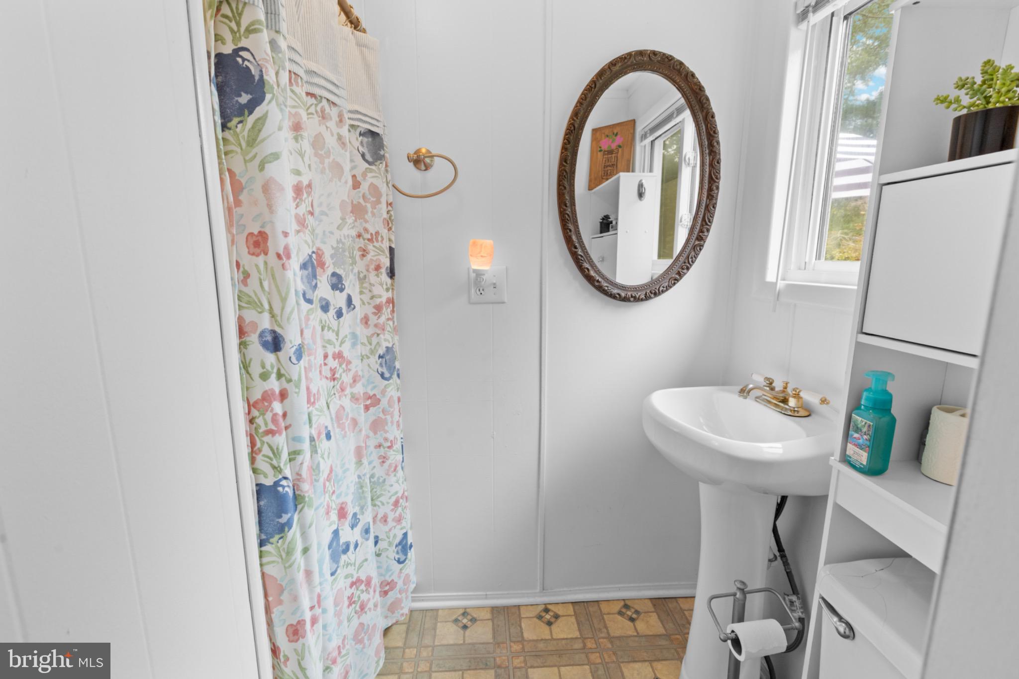 9050 Pumpkin Neck Road King George, VA 22485 - Photo 14 of 25 Full bathroom