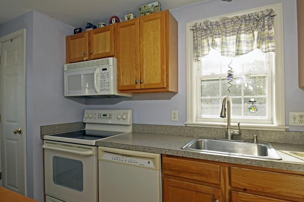 33 Swifts Beach Road Wareham, MA 02571 - Photo 6 of 40 Gallery Image 6