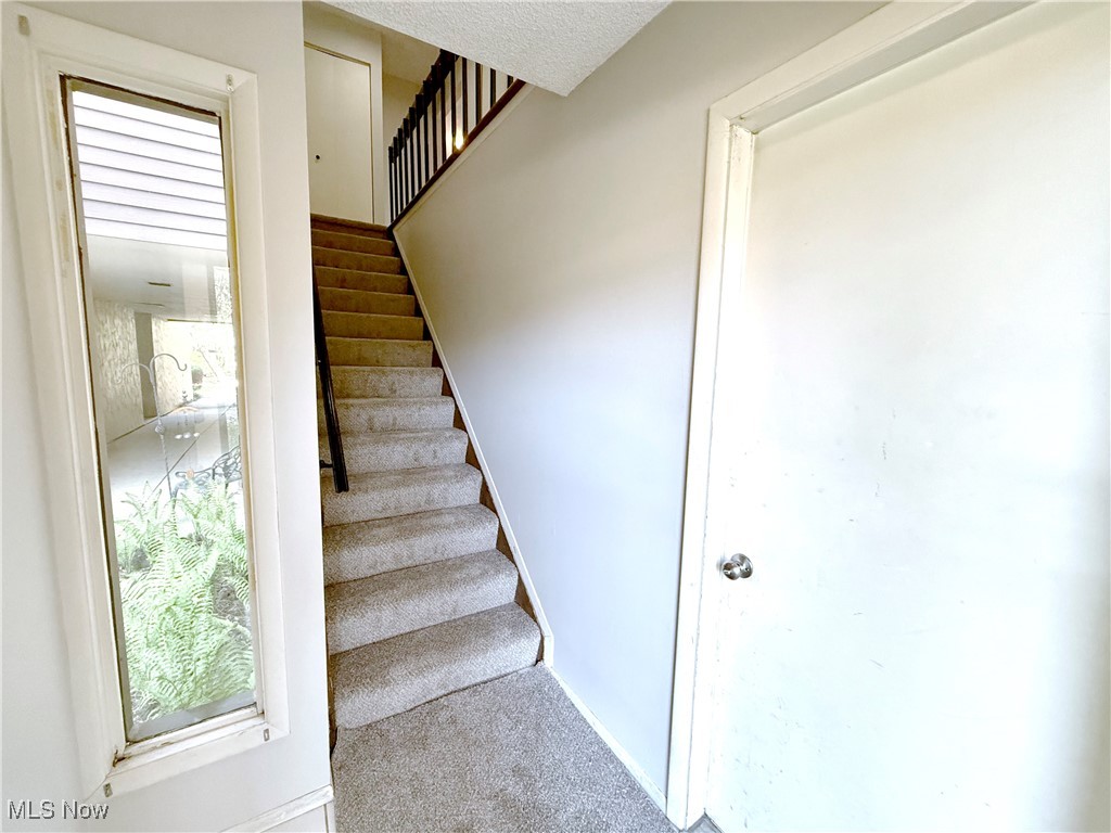 953 Hampton Ridge Drive Akron, OH 44313 - Photo 4 of 43 Gallery Image 4