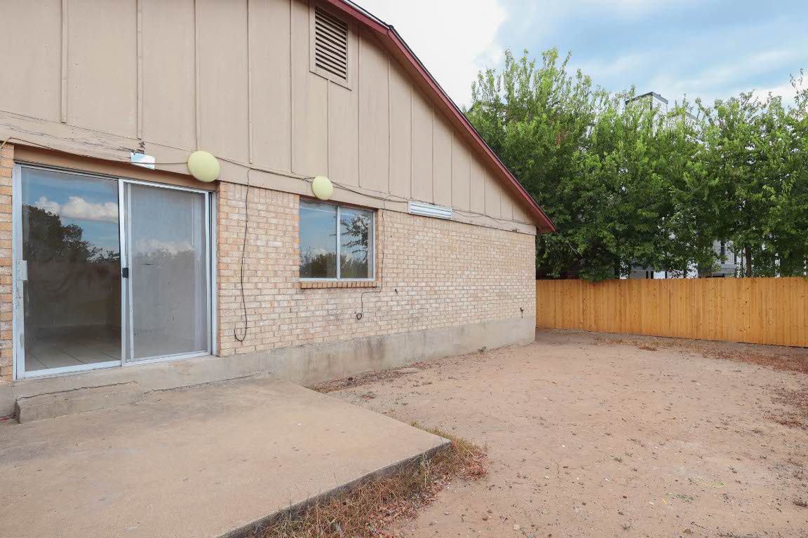 1915 Prairie Knoll Court, Unit B Austin, TX 78758 - Photo 14 of 15