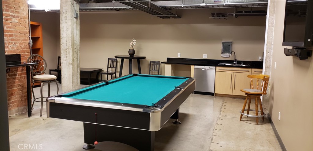 835 Locust Avenue, Unit 322 Long Beach, CA 90813 - Photo 36 of 42 a room with pool table and flat screen tv