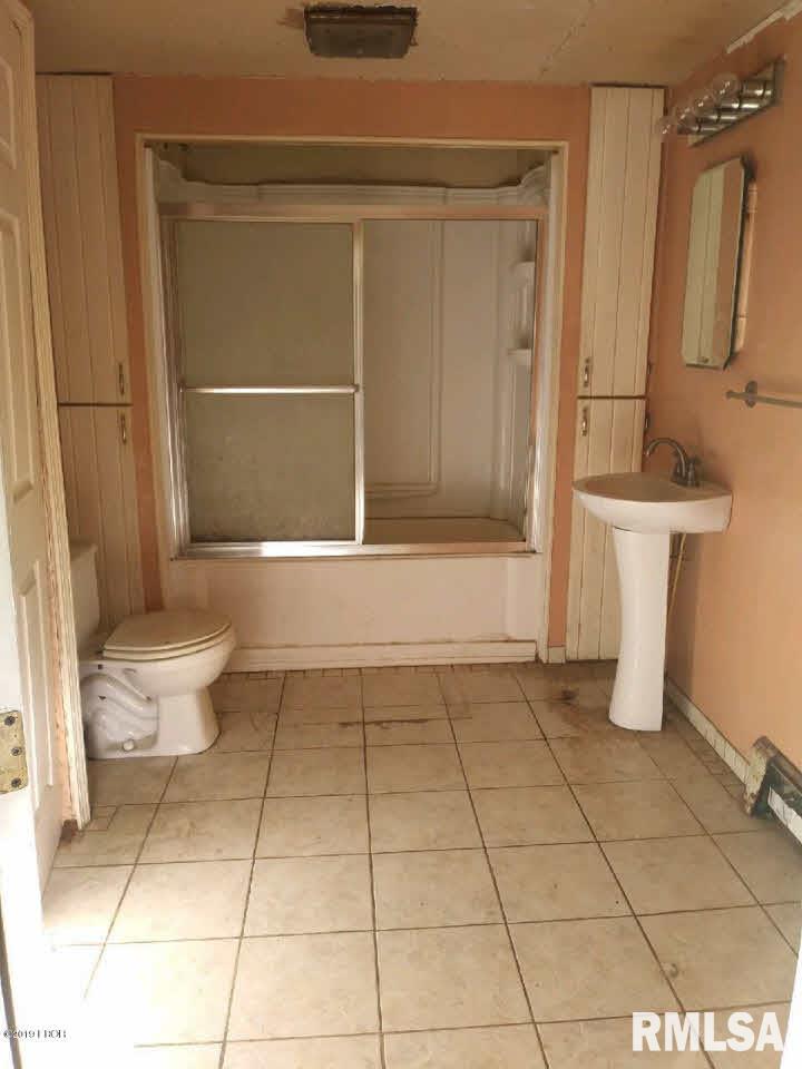 1015 Cody Road Centralia, IL 62801 - Photo 5 of 9