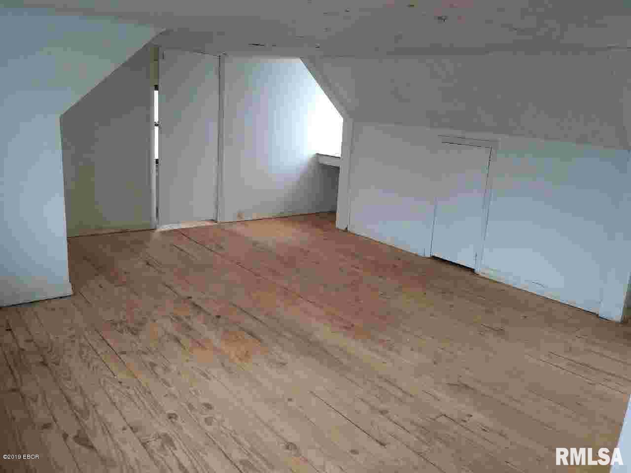 1015 Cody Road Centralia, IL 62801 - Photo 6 of 9