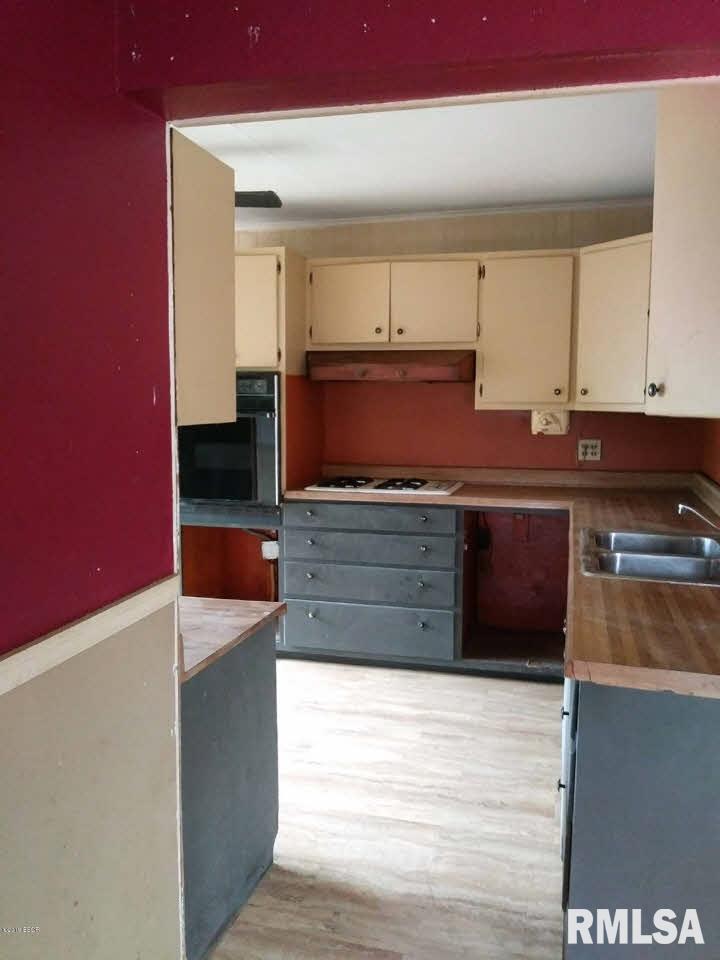 1015 Cody Road Centralia, IL 62801 - Photo 8 of 9