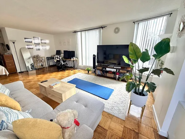 $3,150 | 77 Pond Avenue, Unit 312, Brookline, MA 02445