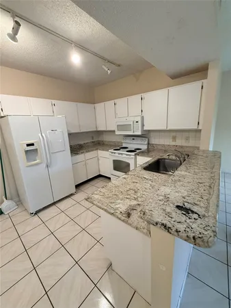 $2,400 | 12060 Northwest 11th Street, Unit 12060, Pembroke Pines, FL 33026