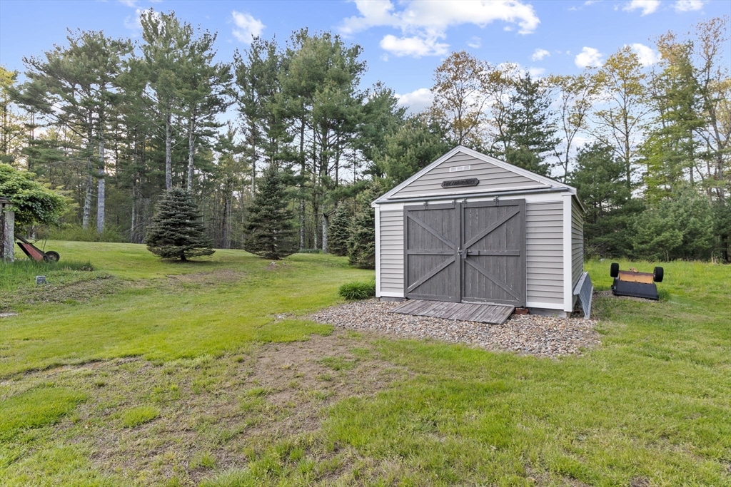224 Snipatuit Road Rochester, MA 02770 - Photo 19 of 42 a front view of a house with garden