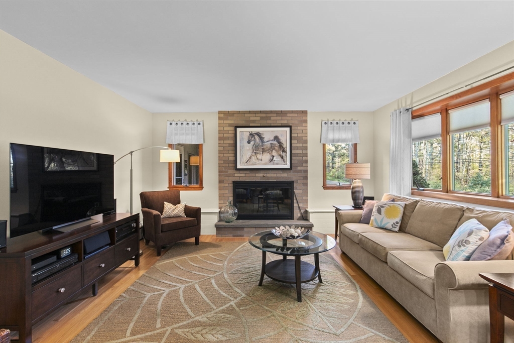 224 Snipatuit Road Rochester, MA 02770 - Photo 7 of 42 a living room with furniture and a flat screen tv