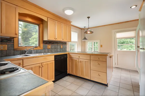 $550,000 | 16 Highway 63, Canaan, CT 06031