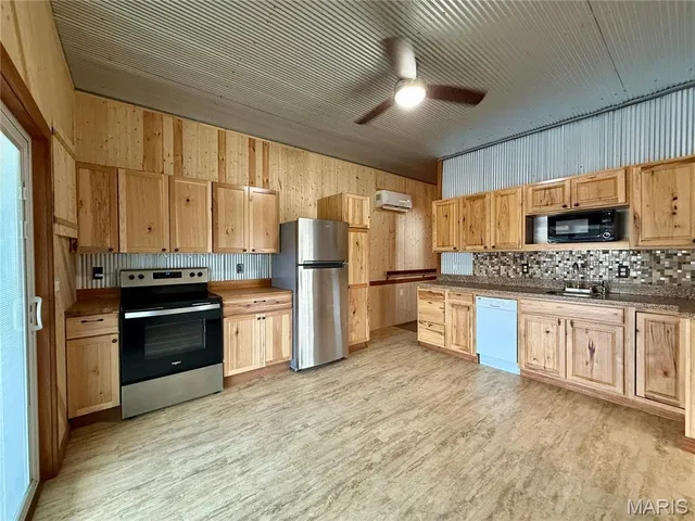 $177,000 | 729 Clear Creek Lane, Perryville, MO 63775