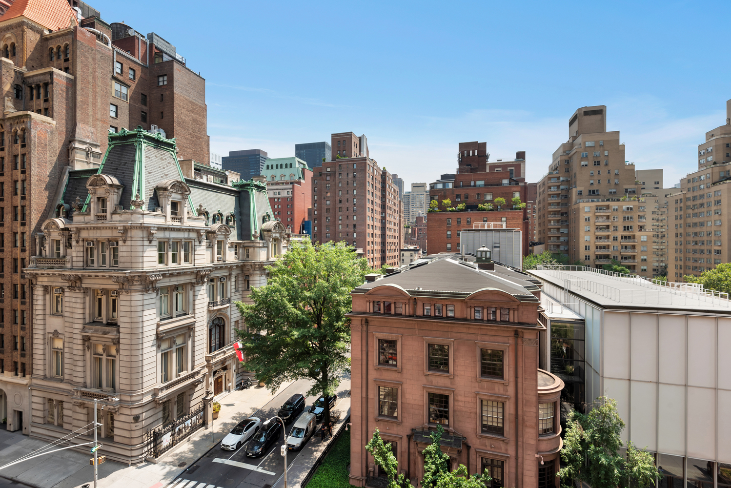 220 Madison Avenue, Unit 8H Manhattan, NY 10016 - Photo 6 of 10 a view of a city with tall buildings