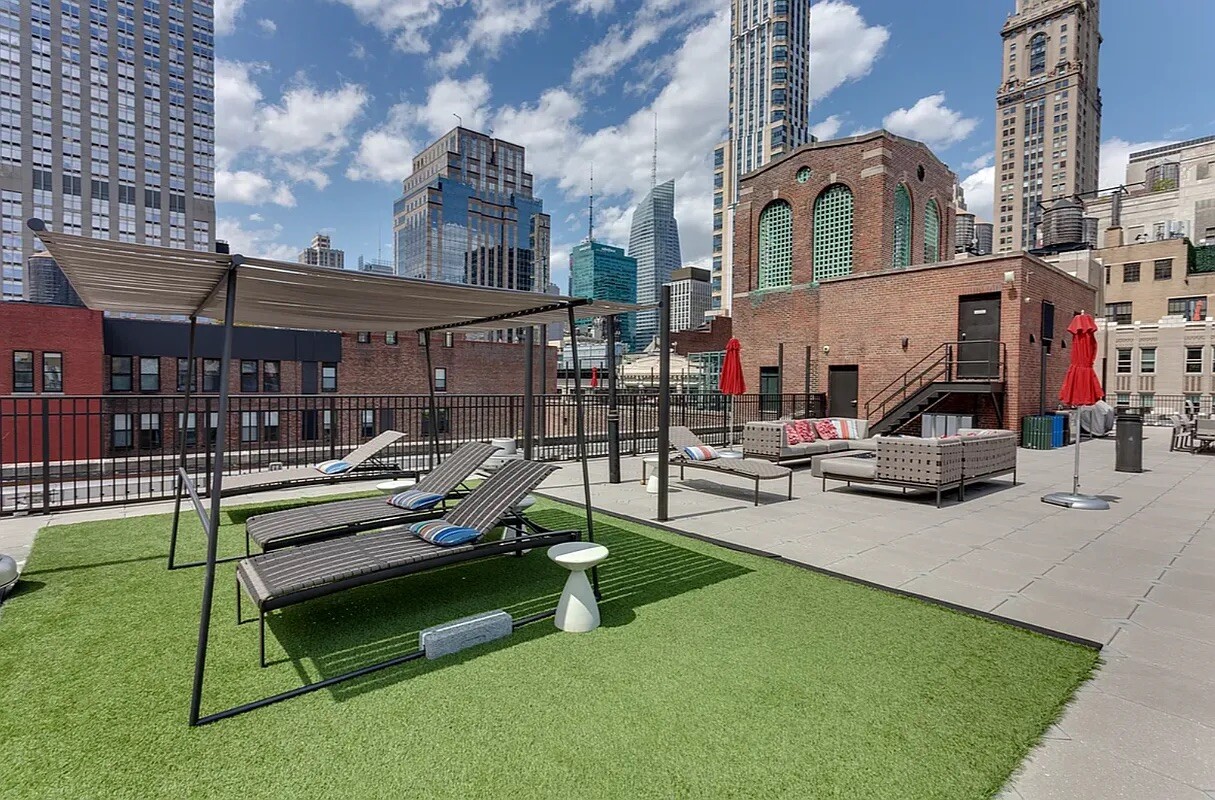 220 Madison Avenue, Unit 8H Manhattan, NY 10016 - Photo 8 of 10 a view of a patio with a table and chairs