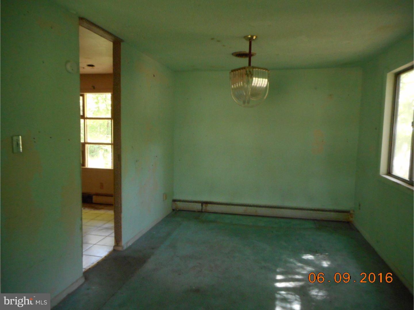 426 Angelow Road Berlin, NJ 08009 - Photo 4 of 17 Gallery Image 4