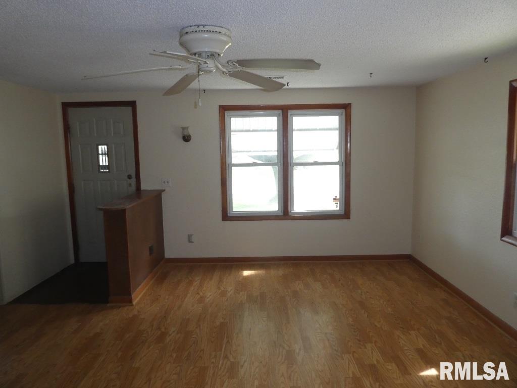 1001 Rutledge Street Pawnee, IL 62558 - Photo 6 of 19