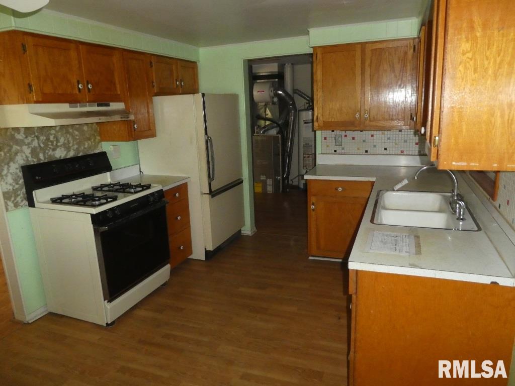 1001 Rutledge Street Pawnee, IL 62558 - Photo 9 of 19