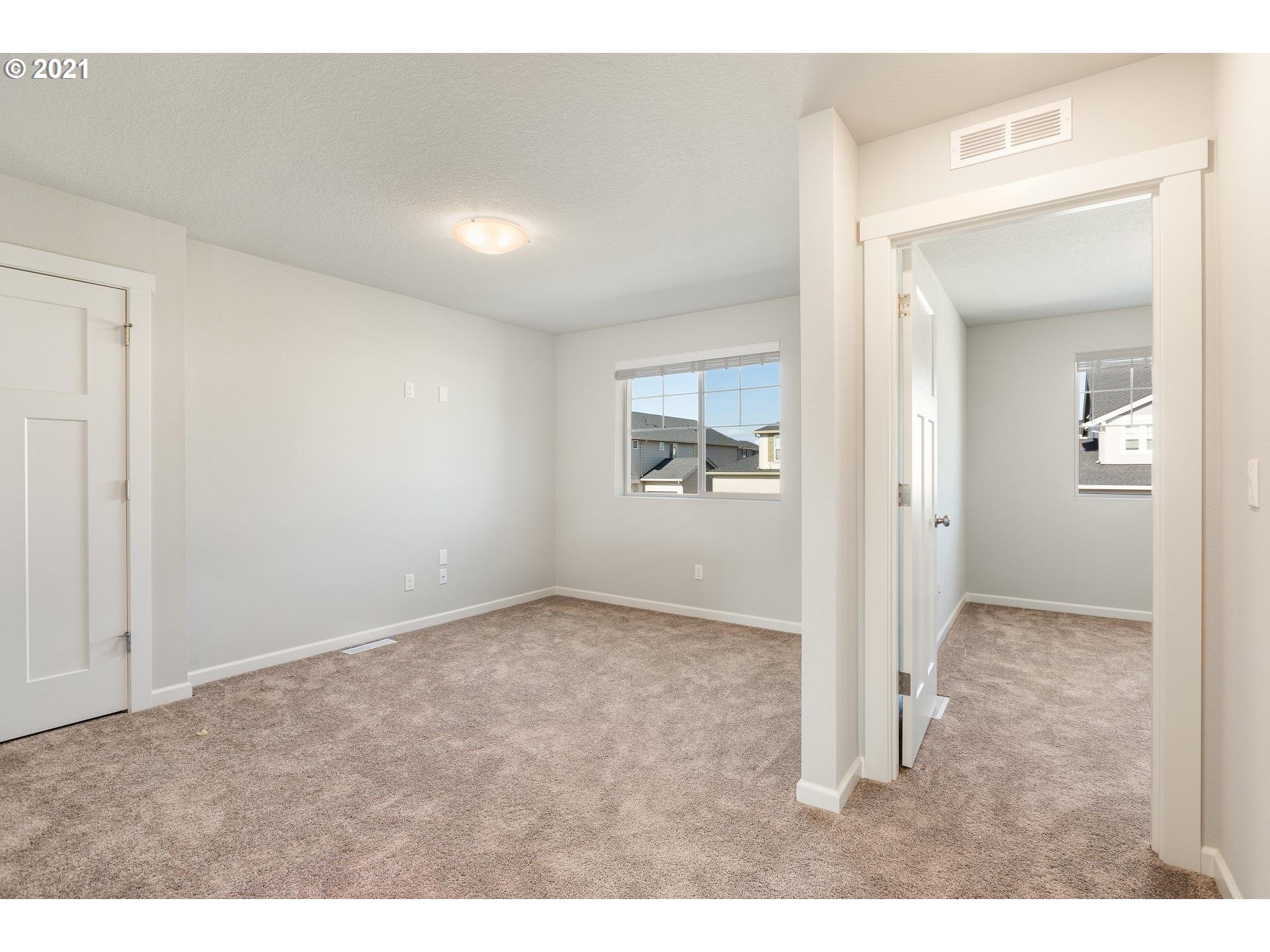 4227 South 38th Way Ridgefield, WA 98642 - Photo 11 of 14 an empty room with a bathroom and mirror