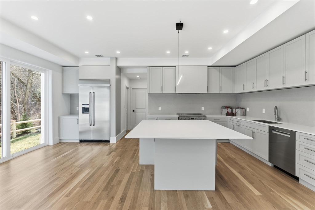 82 Louise Road, Unit 82 Chestnut Hill, MA 02467 - Photo 7 of 33