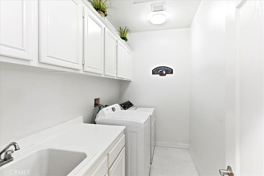 17715 Timberview Drive Riverside, CA 92504 - Photo 21 of 46 a utility room with dryer and washer