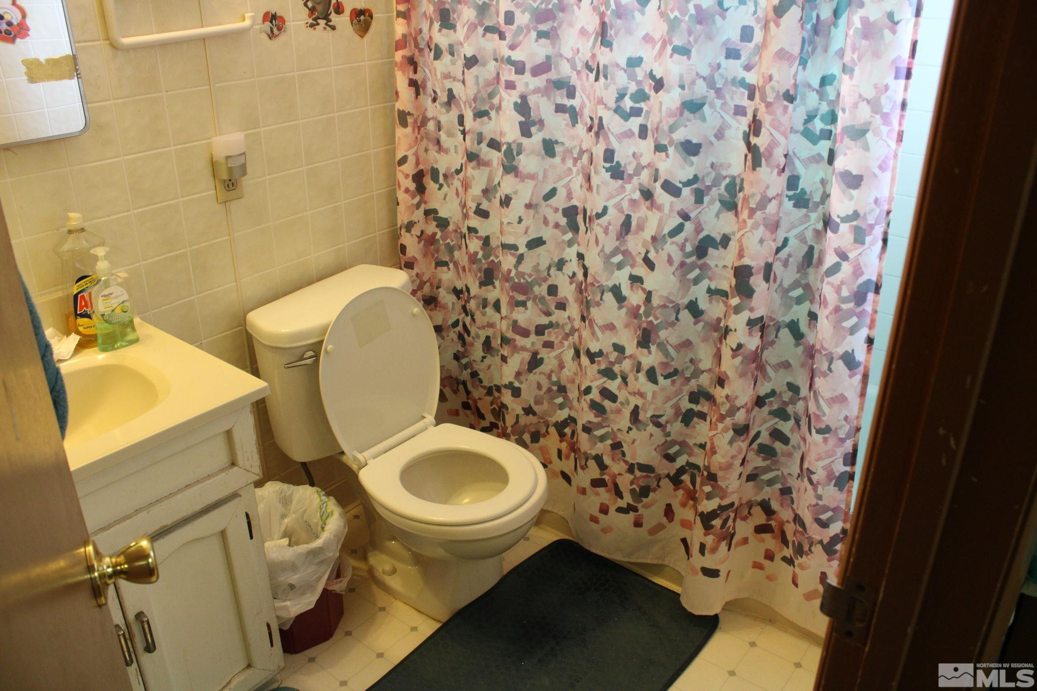 1885 Castle Way Reno, NV 89512 - Photo 11 of 18 a bathroom with a sink and a toilet