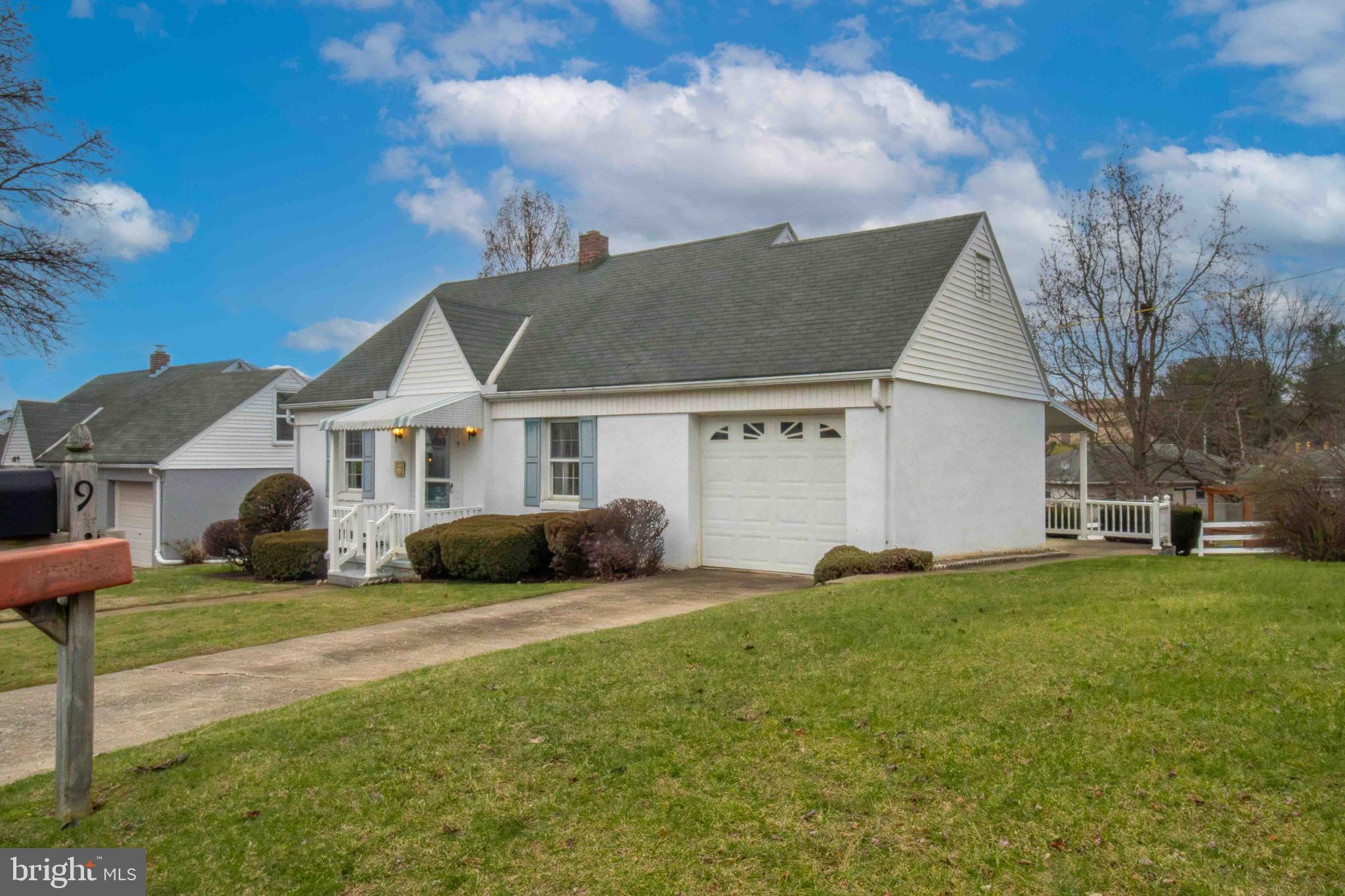 9 Ridgeway Drive York, PA 17404 - Photo 3 of 45 Gallery Image 3