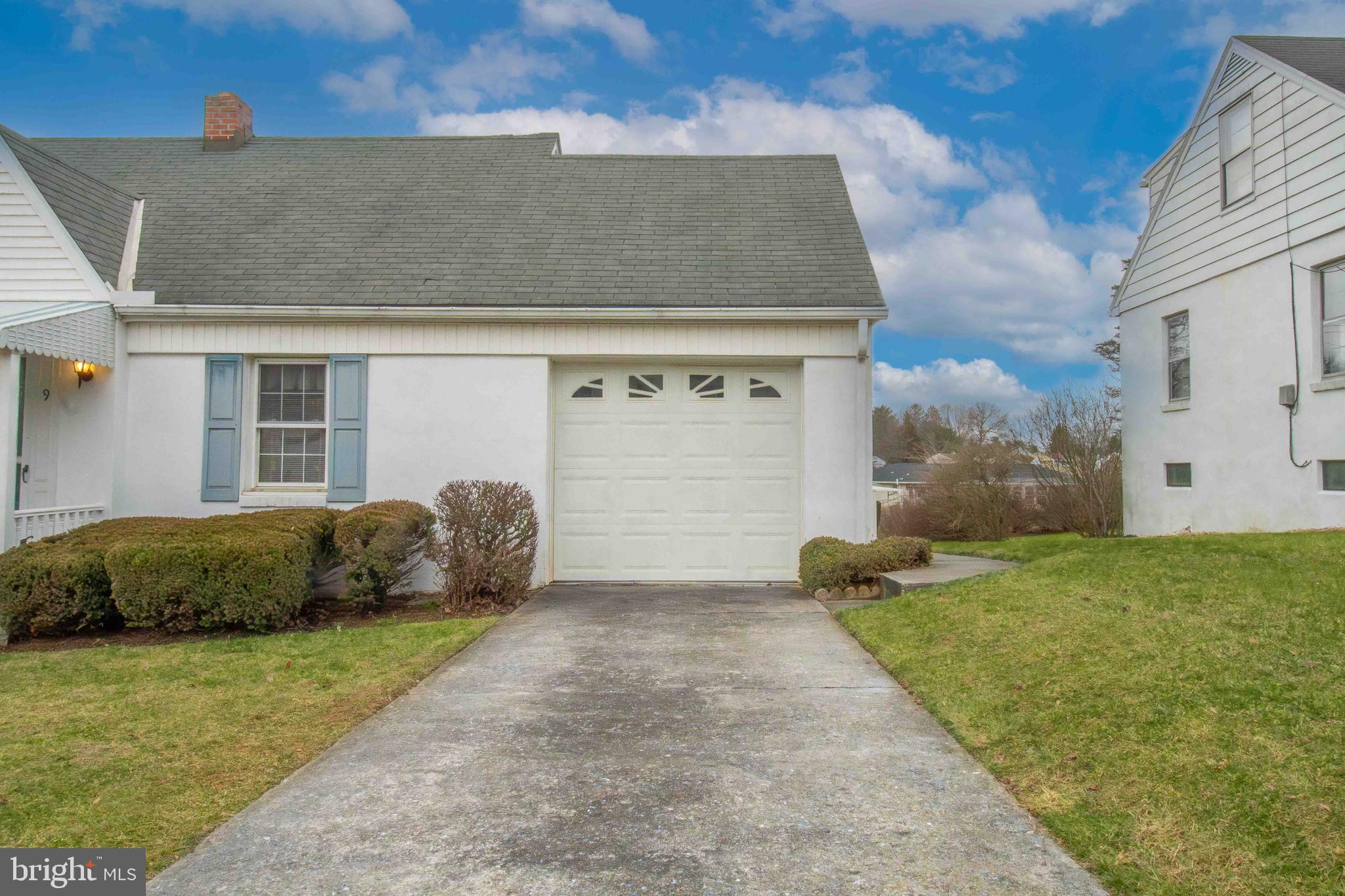9 Ridgeway Drive York, PA 17404 - Photo 4 of 45 Gallery Image 4