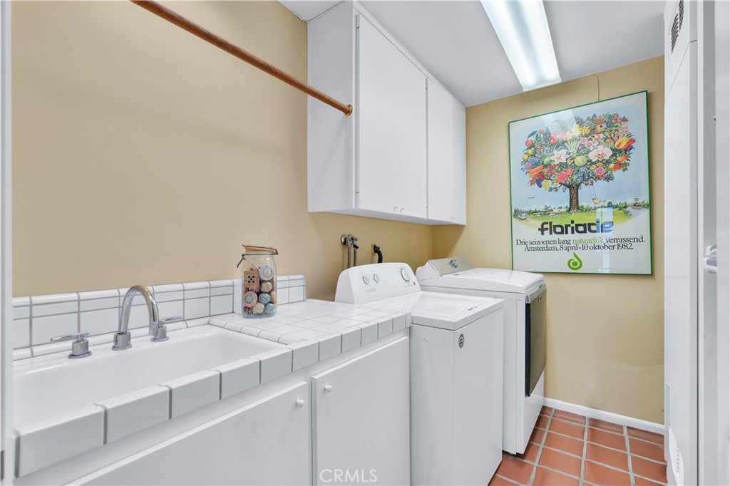 9 Middleridge Lane North Rolling Hills, CA 90274 - Photo 18 of 37 Laundry Room