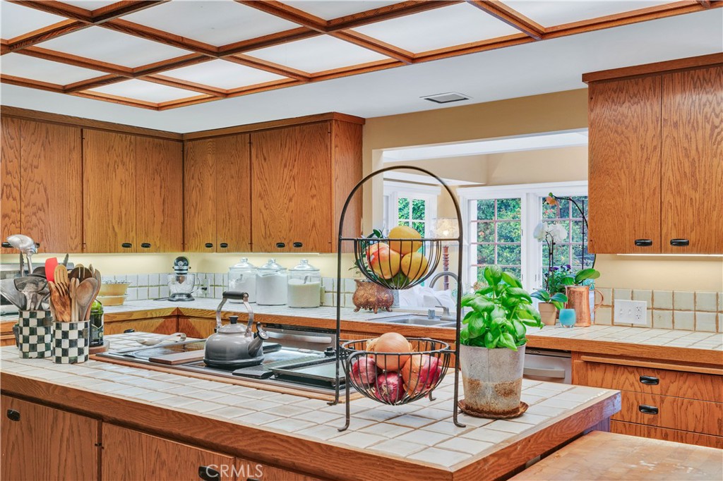 9 Middleridge Lane North Rolling Hills, CA 90274 - Photo 20 of 37 Kitchen