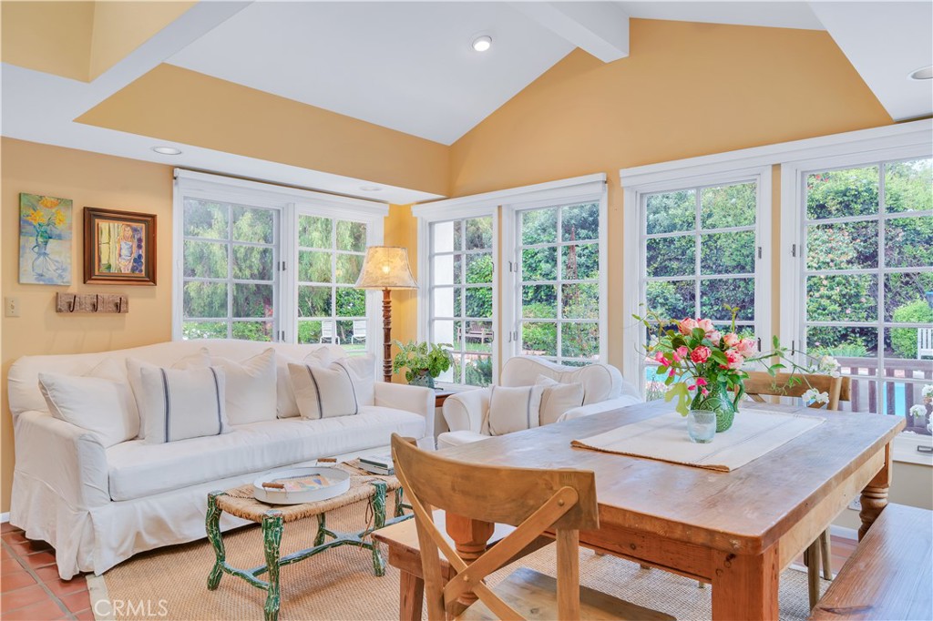 9 Middleridge Lane North Rolling Hills, CA 90274 - Photo 23 of 37 Breakfast/Family Room 2