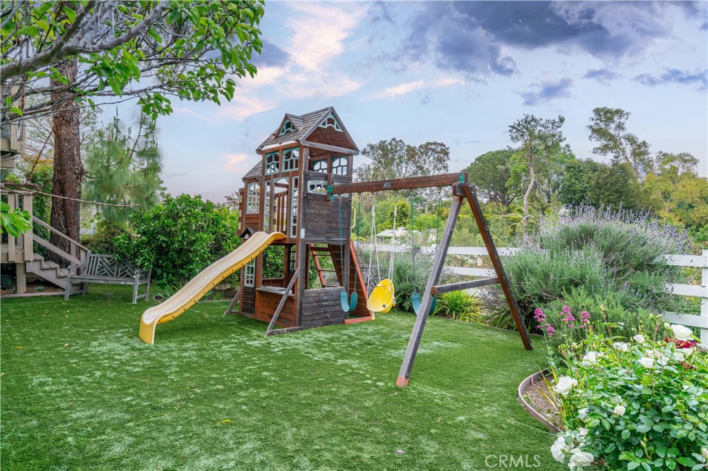 9 Middleridge Lane North Rolling Hills, CA 90274 - Photo 31 of 37 Lower pad playground