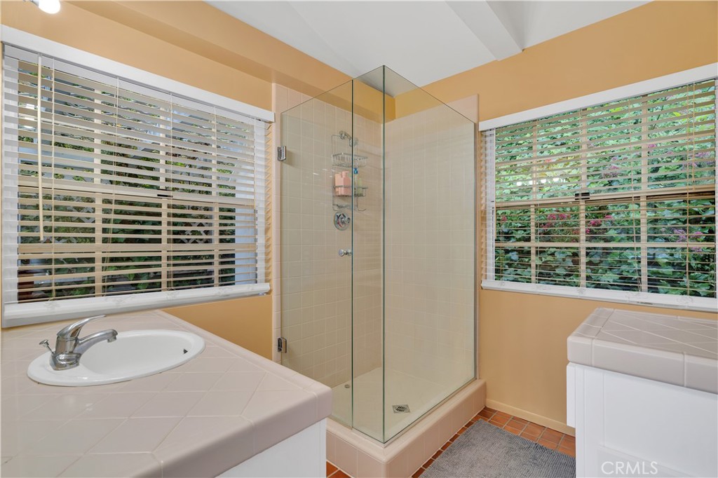 9 Middleridge Lane North Rolling Hills, CA 90274 - Photo 34 of 37 Guest house bathroom