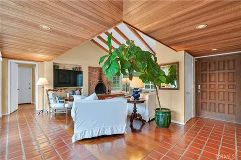 $3,675,000 | 9 Middleridge Lane North, Rolling Hills, CA 90274