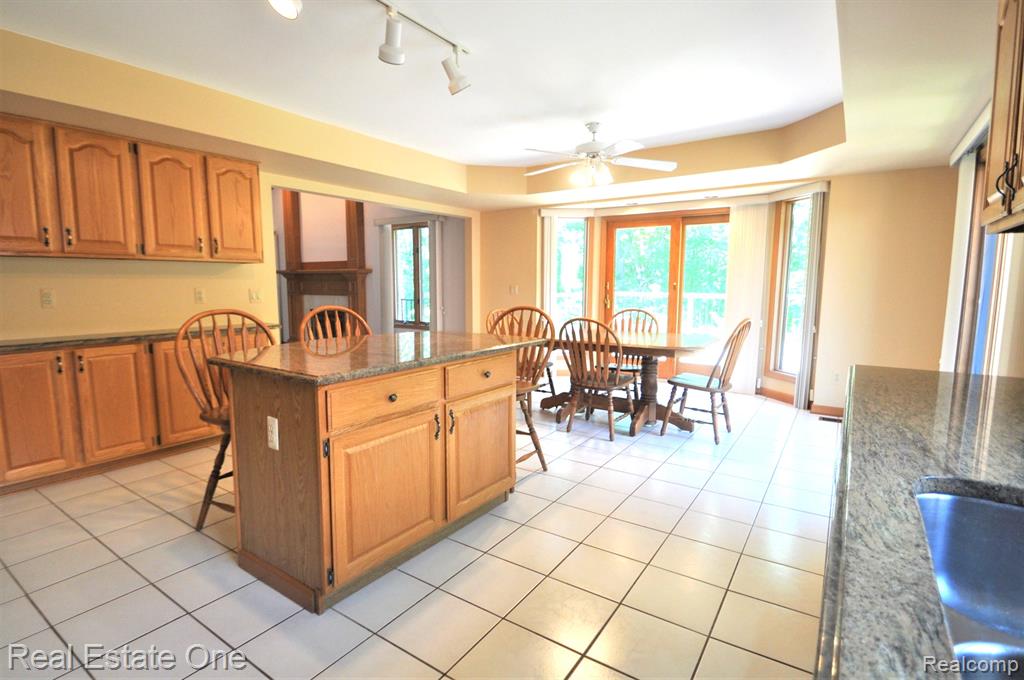 2185 Clinton View Circle Rochester Hills, MI 48309 - Photo 11 of 36