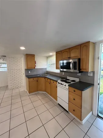 $1,550 | 1101 North 58th Avenue, Unit 14, Hollywood, FL 33021