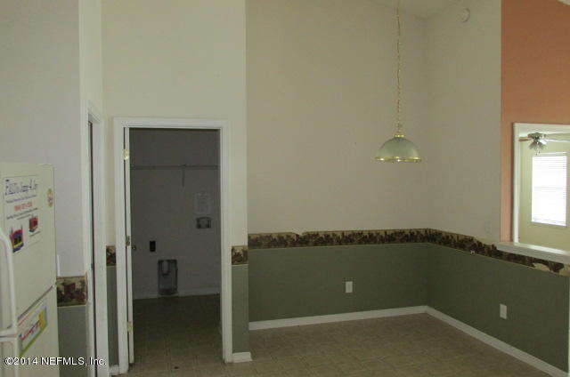 6905 Crystal River Road Jacksonville, FL 32219 - Photo 8 of 15 Kitchen and Eat In Area