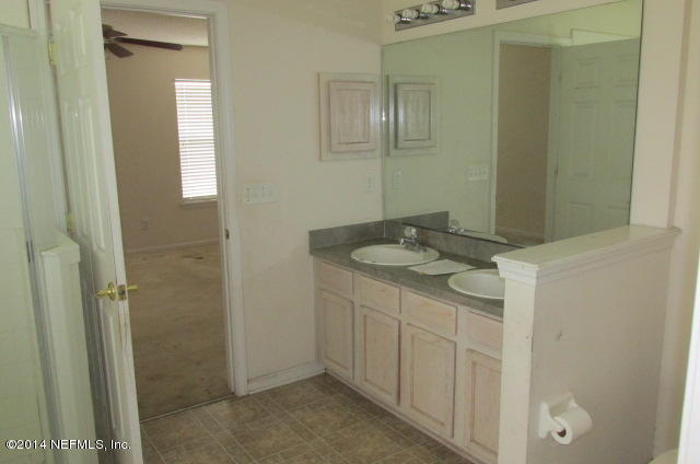 6905 Crystal River Road Jacksonville, FL 32219 - Photo 10 of 15 Master Bath