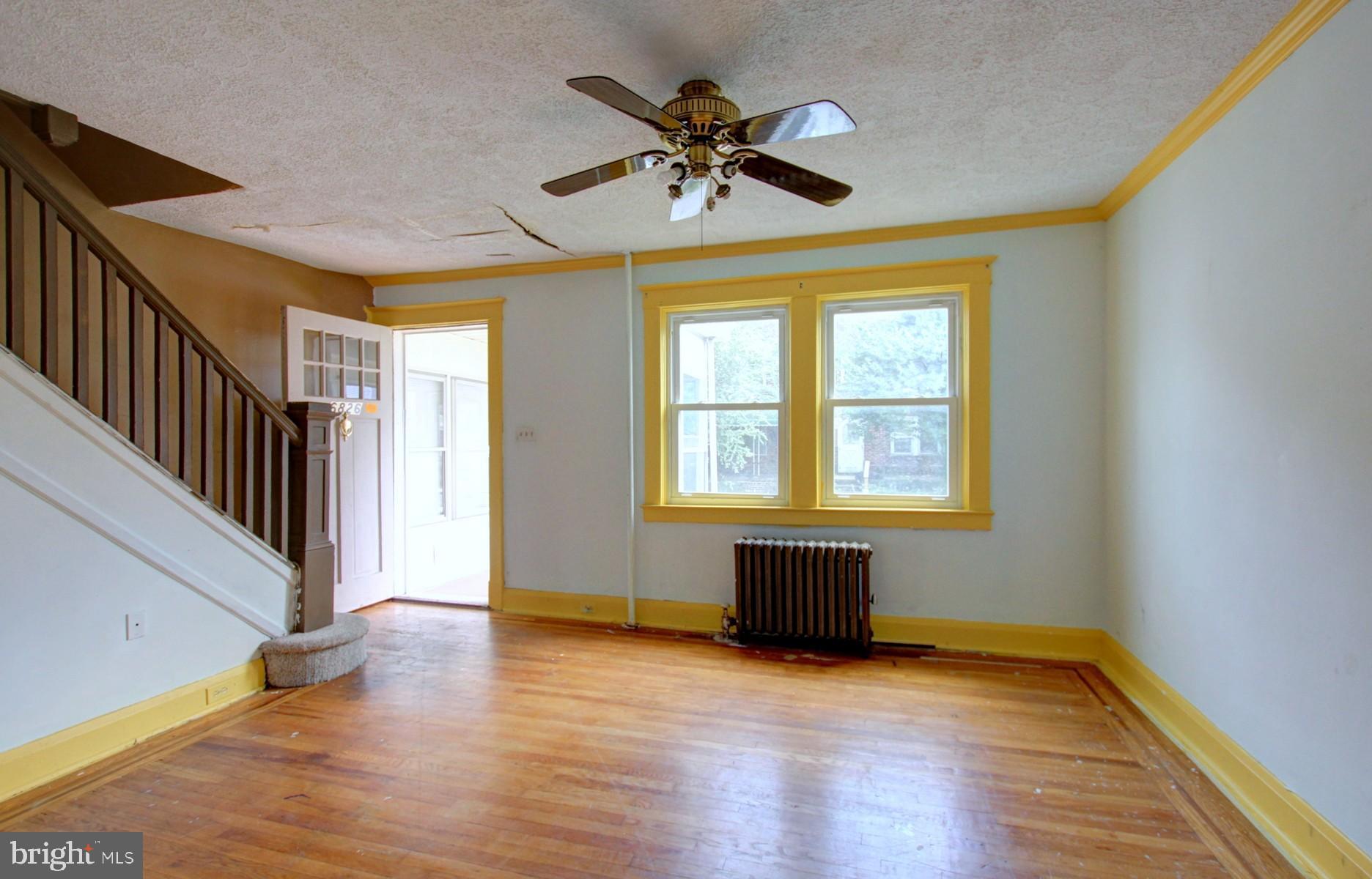 6826 Dunbar Road Baltimore, MD 21222 - Photo 2 of 20 Living room