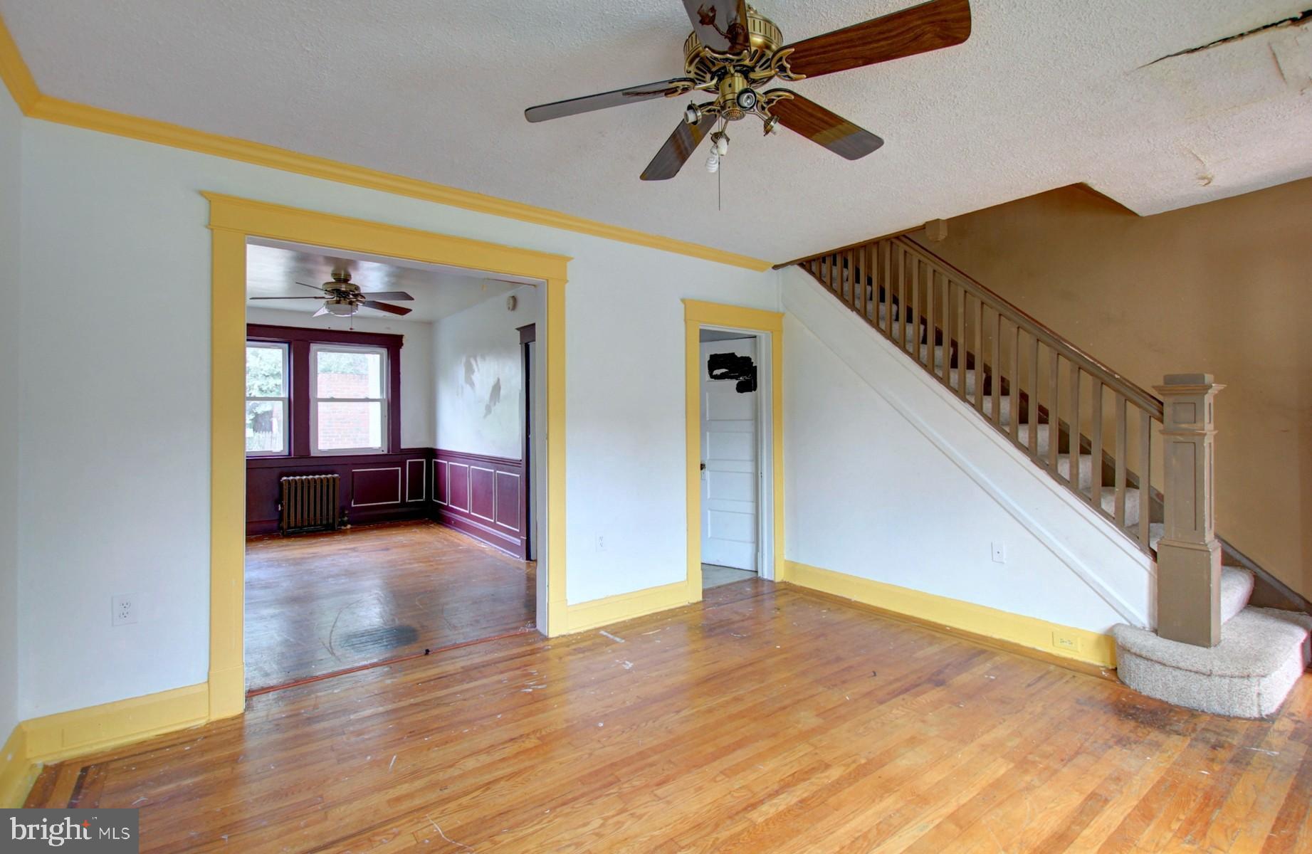 6826 Dunbar Road Baltimore, MD 21222 - Photo 4 of 20 Living room