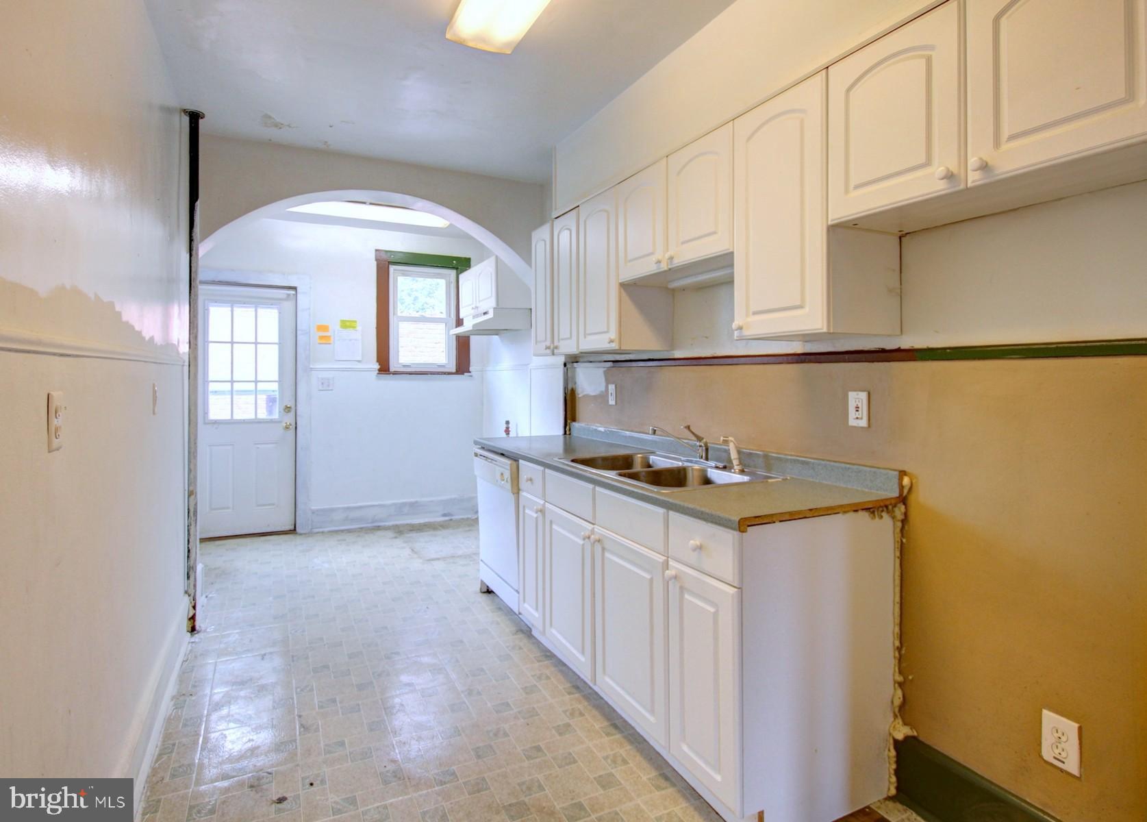6826 Dunbar Road Baltimore, MD 21222 - Photo 8 of 20 Kitchen